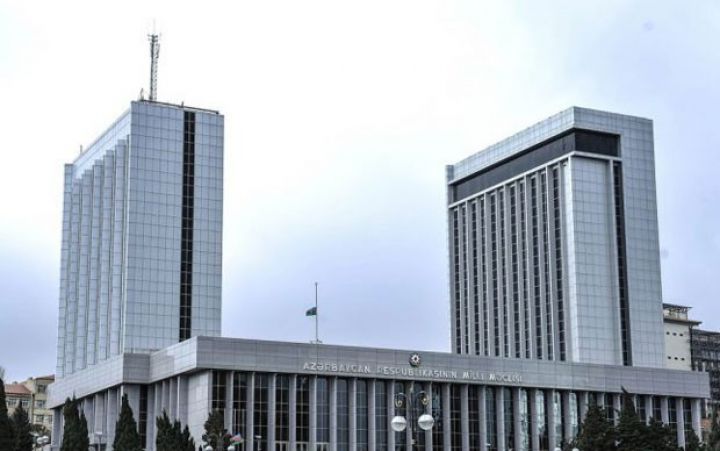 Əmanətçilərin və bankların maraqla gözlədiyi qanun qəbul edildi