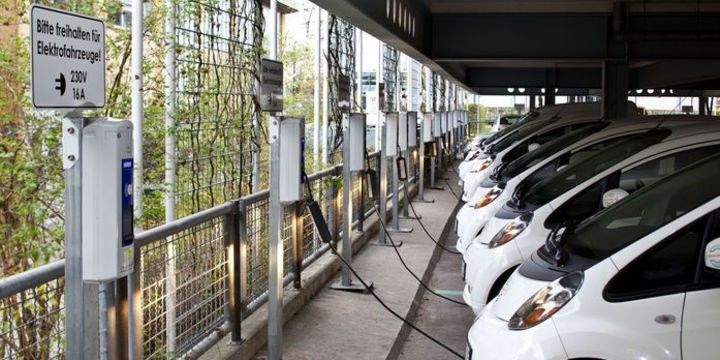 Alman avtomobil nəhəngləri elektrikli avtomobilə 60 milyard avro investisiya qoyacaq  