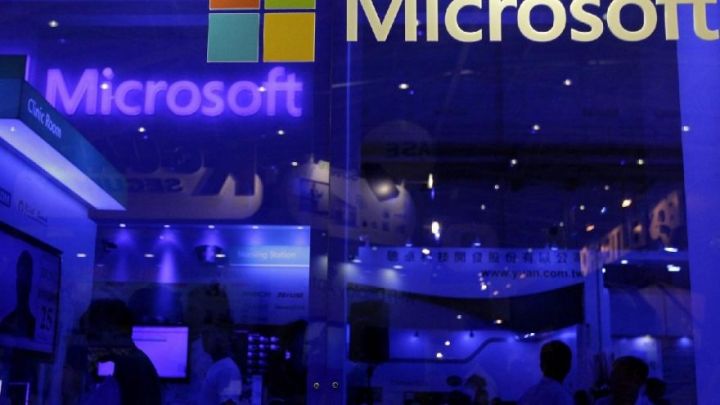Microsoft mağazalarını bağlayır