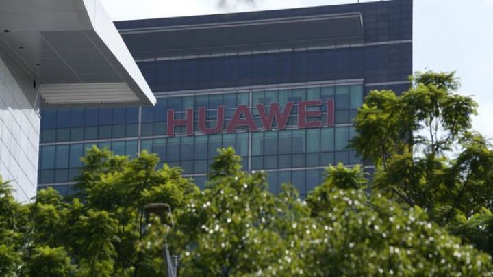 Çinin Huawei şirkətinə disklər ixrac edən şirkət 300 milyon dollar cərimələndi