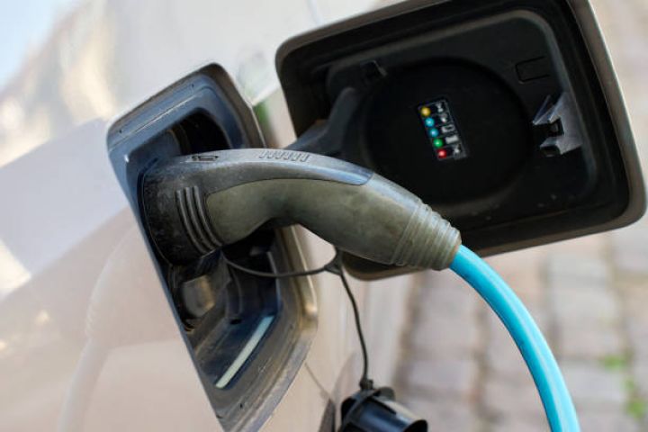 Tam elektrik avtomobillərin idxalı və satışı ƏDV-dən  azad olacaq