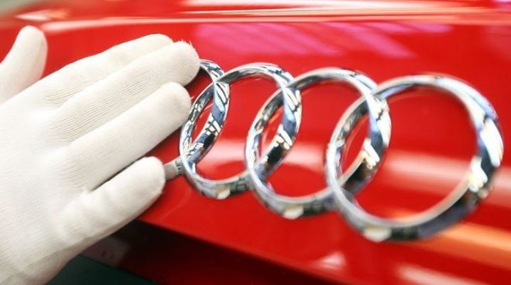 Audi 127 min avtomobilini geri çağırır