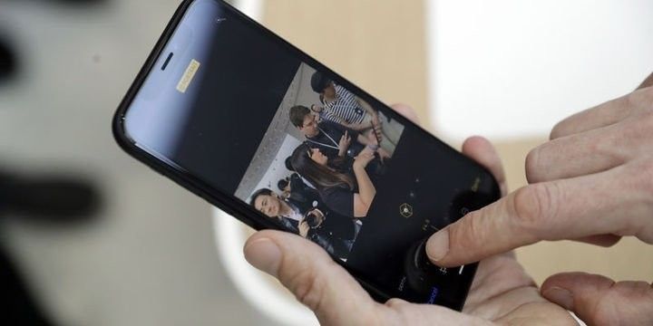 Tramp: 10% gömrük vergisi iPhone-ları vura bilər