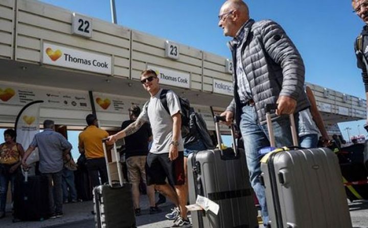 Dünyanın nəhəng turizm şirkətinin iflası 15 minədək avstriyalı turist üçün də problem yaradıb