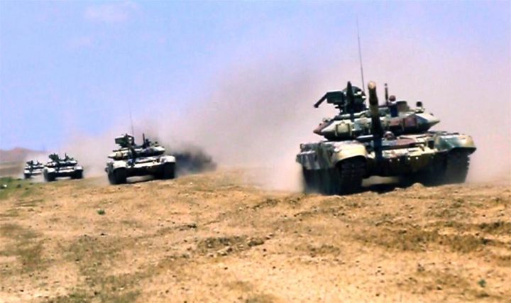 Tank və artilleriya bölmələri ilə döyüş hazırlığı başladı