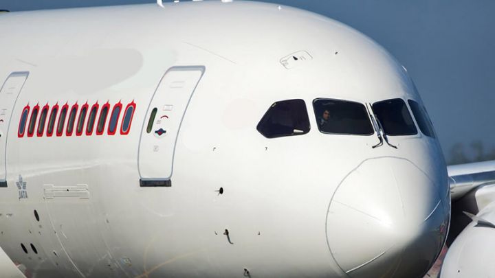 Dövlət milli hava yolu şirkətini 2,4 milyard dollara satdı