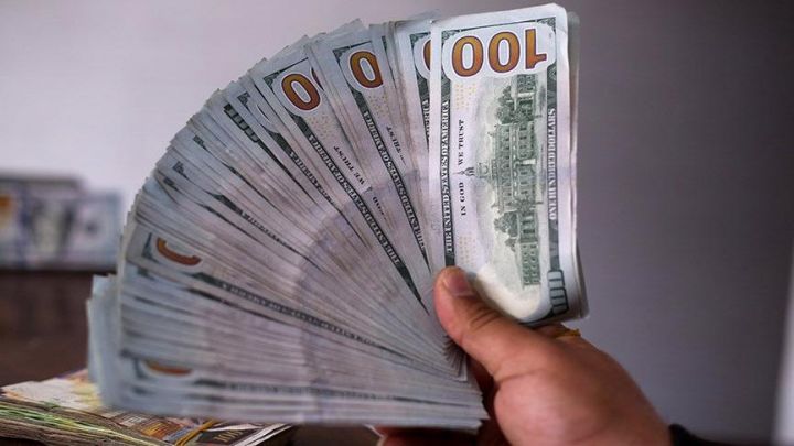 Valyuta hərracında 100 milyon dollardan çox vəsait satıldı
