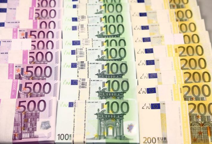 Bu il Avro Manat qarşısında 11 faizə yaxın ucuzlaşıb