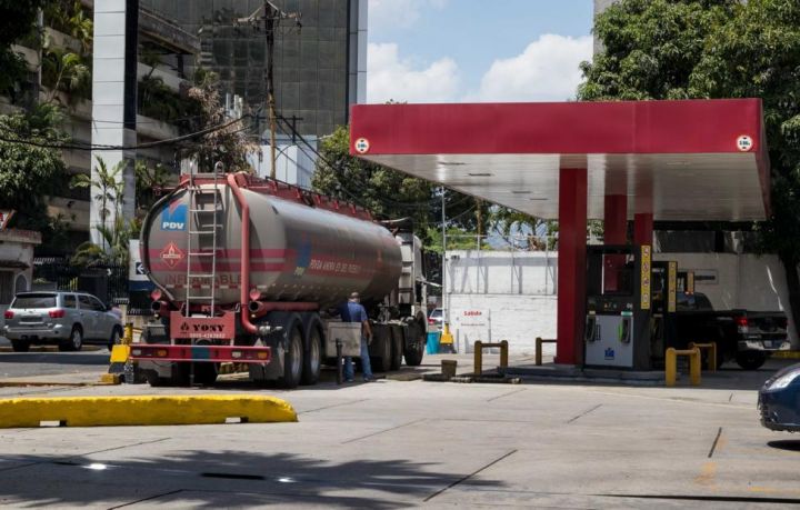 İran və Rusiya 40 milyard dollardan çox neft və qaz sazişi imzalayıb